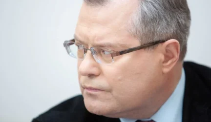 R.Šukys: griežtas antkainių taikymas duoda rezultatų – vaistai toliau pinga