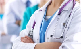 Kaip vaistų nuo vėžio tyrimai įtakoja farmacijos kompanijų akcijas?