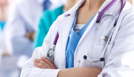 Kaip vaistų nuo vėžio tyrimai įtakoja farmacijos kompanijų akcijas?