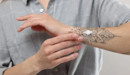 Reikjaviko meras susigriebė infekciją dėl naujos tatuiruotės