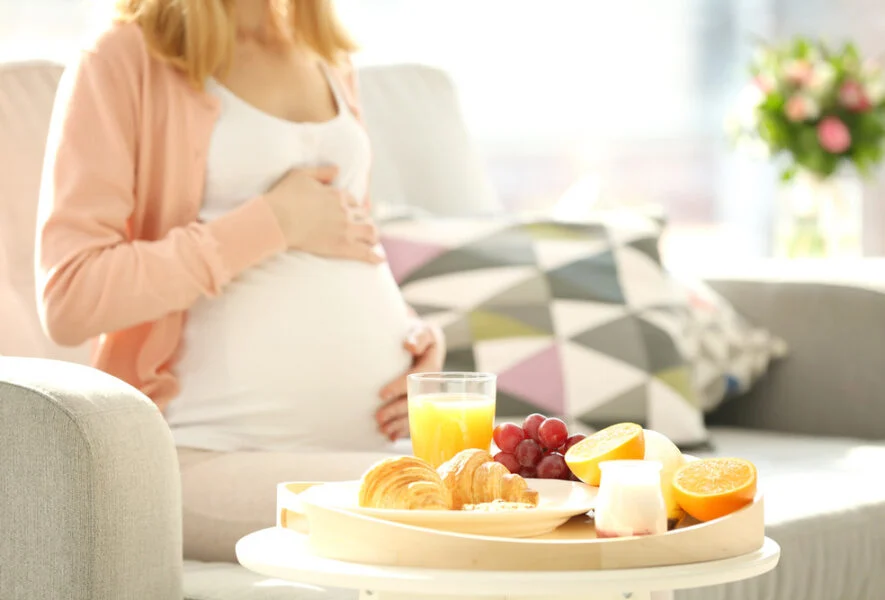 Mityba: kokių maisto produktų turėtų vengti nėščios moterys?