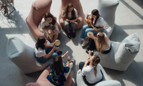 Psichikos sveikatos specialistai kviečia pasveikinti su šventėmis vienišus žmones