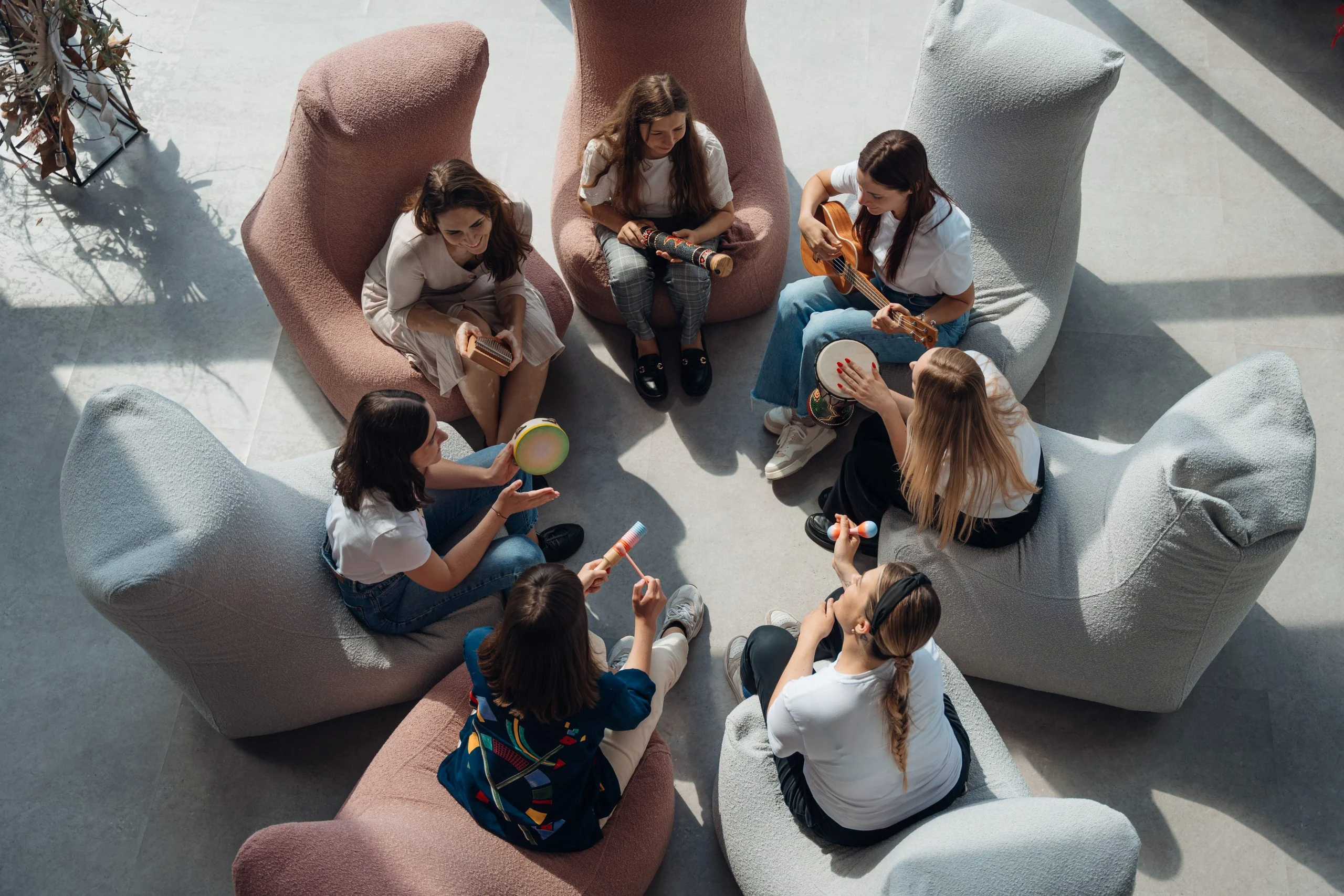 Psichikos sveikatos specialistai kviečia pasveikinti su šventėmis vienišus žmones