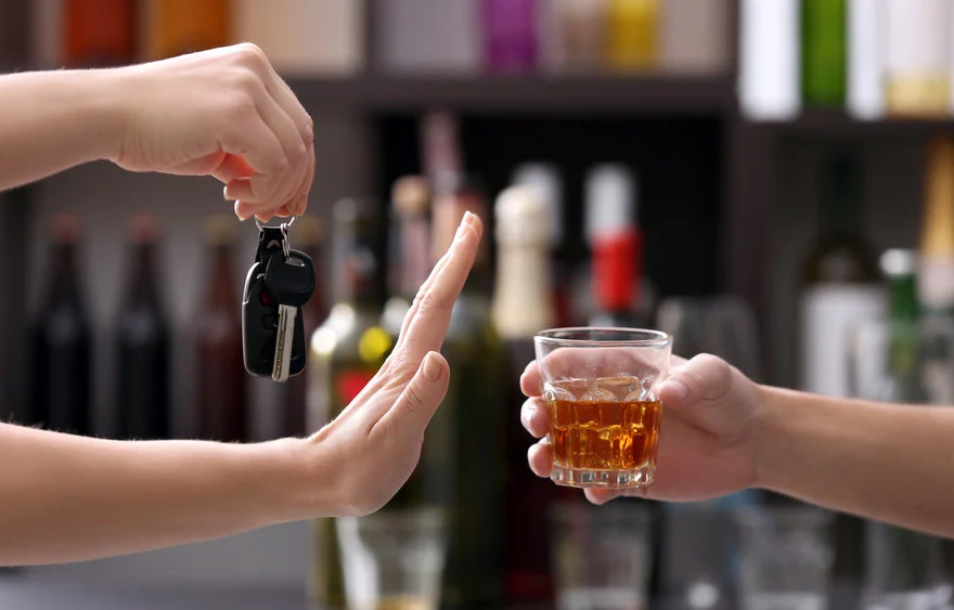 alkoholio kontrolė turi būti griežta