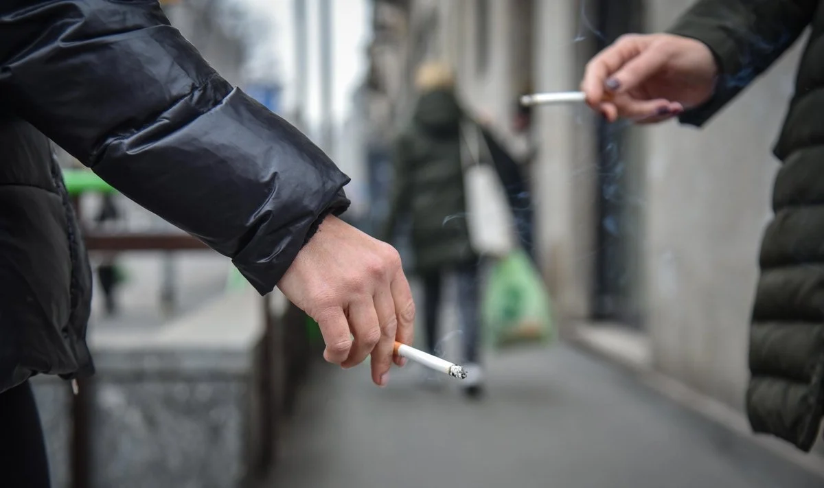 Anglijoje nemokamai dalijami nikotino pleistrai ir sveiko maisto talonai