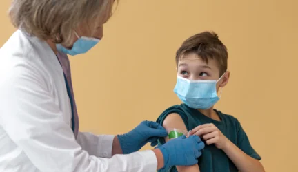 Paaugles nuo žmogaus papilomos viruso ketinama skiepyti nemokamai