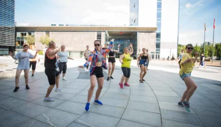 Zumba mankšta įtraukė ir mokinius, ir mokytojus