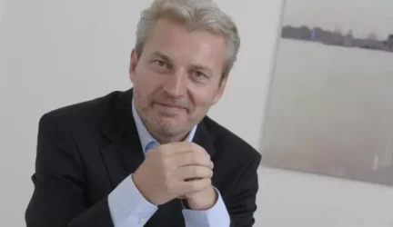 Michaelis Winterhoffas. Modernus auklėjimas atima iš vaikų vaikystę