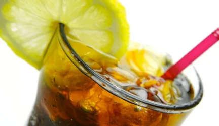 Pavojingas kokteilis: energiniai gėrimai ir alkoholis