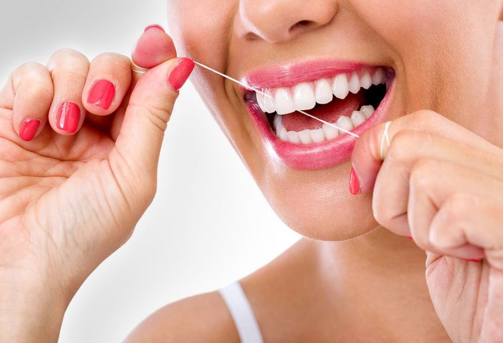 Tinkama dantų priežiūra, padeda išvengti papildomų išlaidų