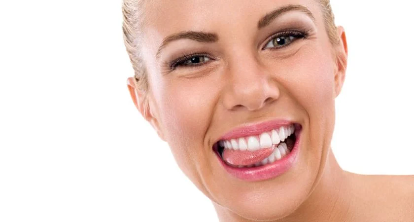 Padidėjęs su dantų įspaudais liežuvis…