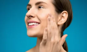 Akinamai balti dantys