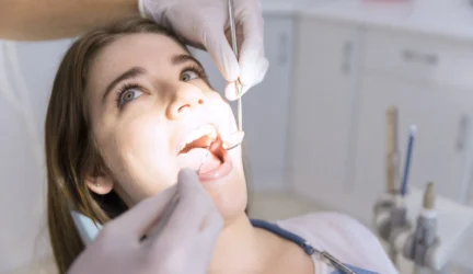 Kompozicinės plokštelės odontologija