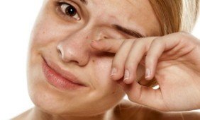 Ar išsigąsti, kai akyse tarsi skraido muselės ir žaibuoja?
