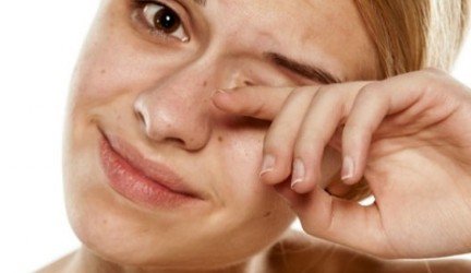 Ar išsigąsti, kai akyse tarsi skraido muselės ir žaibuoja?