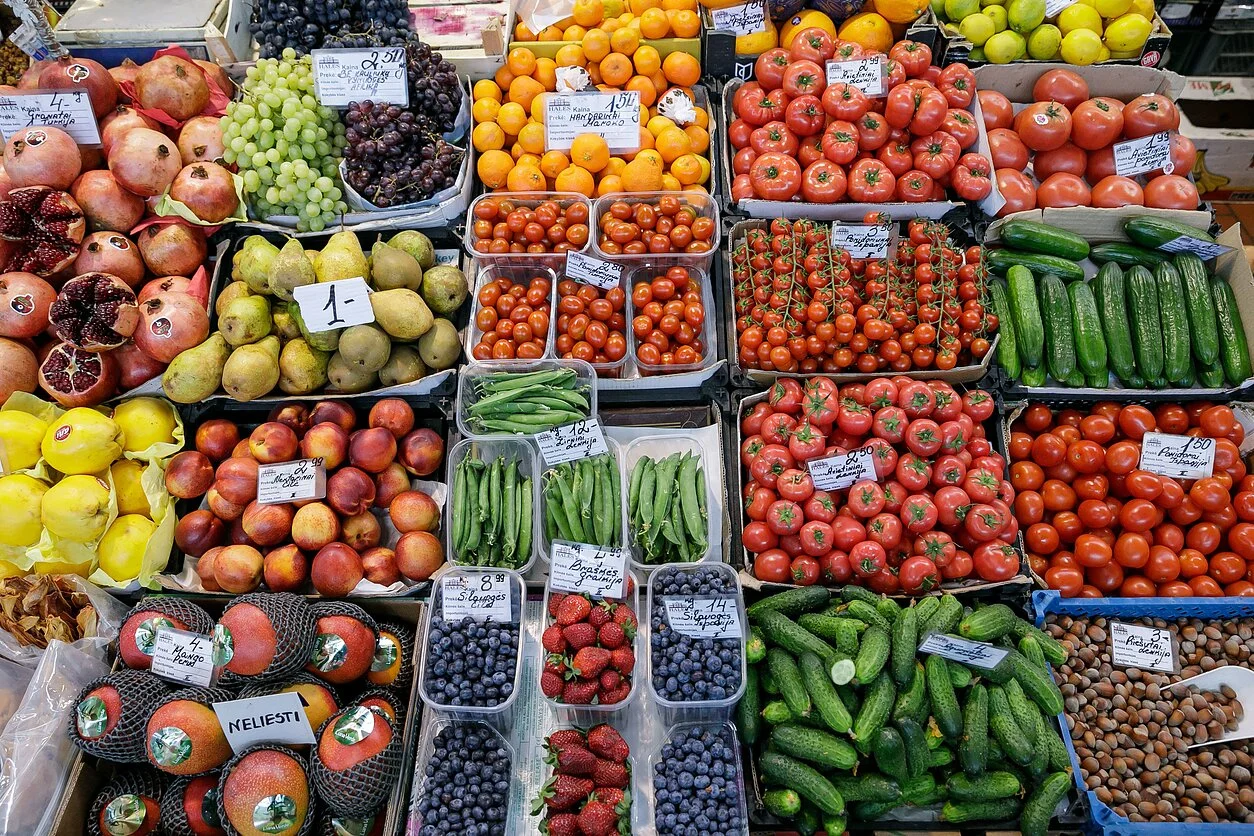 VU mitybos ekspertas apie daržoves iš prekybos centrų: vitaminai jos ar nuodai?