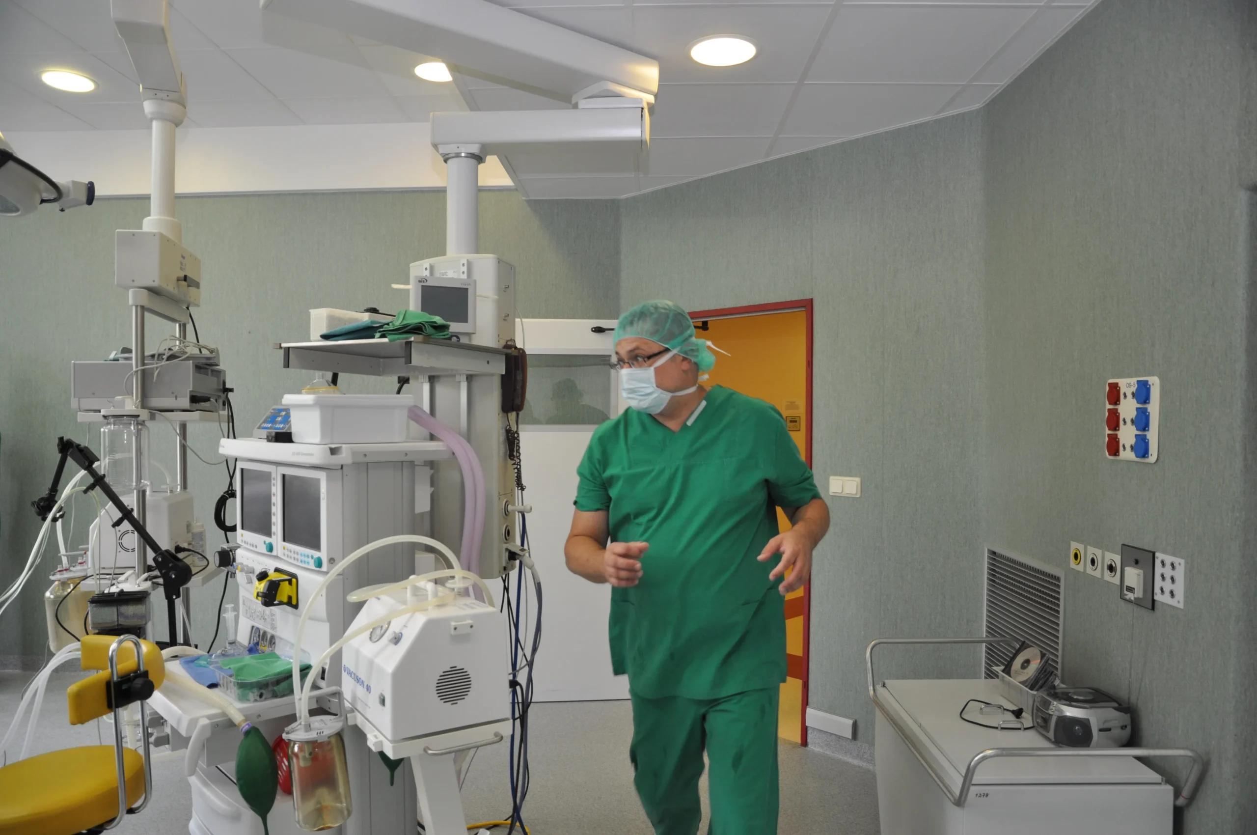Vaikų ligoninėje atlikta reta neurochirurginė operacija apsaugojo šešių savaičių kūdikį nuo apakimo