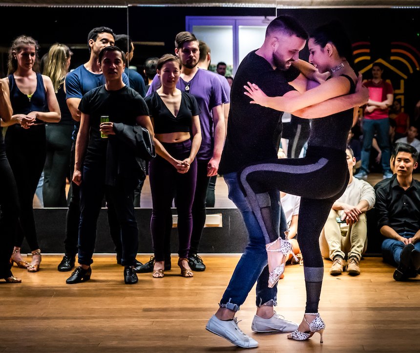 Įrodyta – šokiai poroje suartina