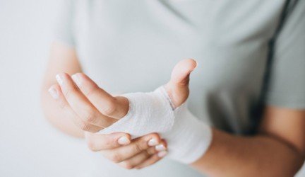 Rankų traumos: kada ir kokie įtvarai reikalingi?