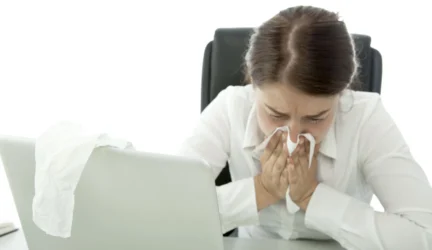Naujausi duomenys: per gripo epidemiją 60 proc. Lietuvos žmonių sirgdami į darbą nėjo