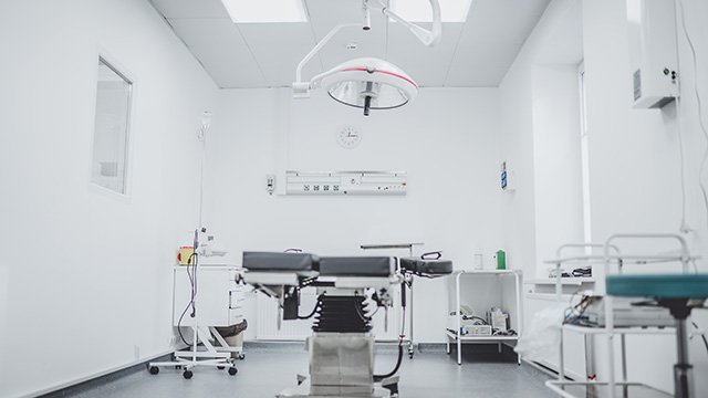 Kaip perlipti plastinės operacijos baimę?