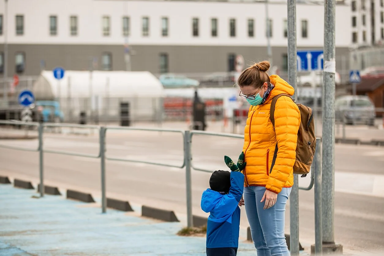 Kokiais atvejais tėvams skiriama ligos išmoka vaiko priežiūrai?