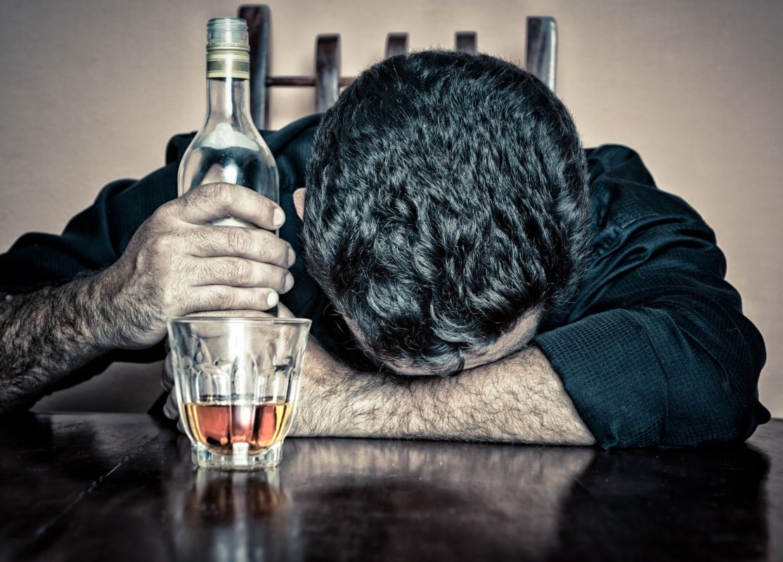 Alkoholizmas baisi liga, kurią galima nugalėti.