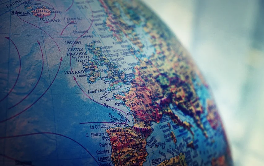 Aktualu grįžtantiems: į paveiktų šalių ir regionų sąrašą įtraukta Anglija ir Velsas