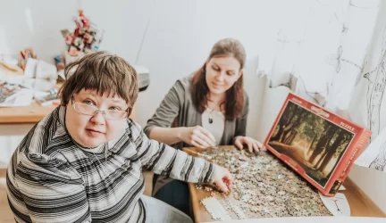 Neįgaliųjų institucinės globos pertvarkoje reikalingi žmogaus teisėmis grįsti sprendimai