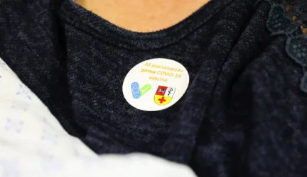 Baigta sveikatos sistemos darbuotojų vakcinacija: imunitetą turi trys ketvirtadaliai medikų