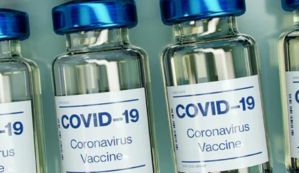 Laikinai stabdomas skiepijimas „AstraZeneca“ vakcina