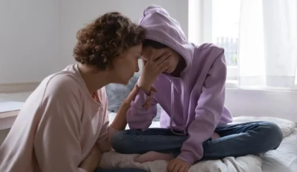 Nevaikiškos vaikų problemos: kodėl apie jas išgirsta ne tėvai, o „Vaikų linija“?