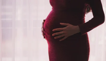 Akušeriai ginekologai ragina moteris skiepytis nuo COVID-19 ir apsisaugoti nuo sunkių ligos pasekmių