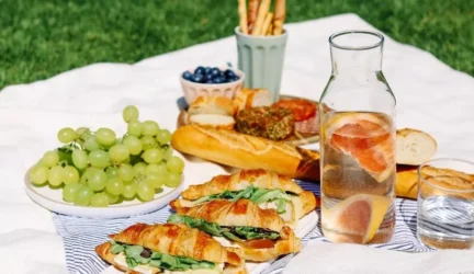 Tarptautinę pikniko dieną paminėkite prancūziškai: paprasti ir elegantiški receptai, kuriais galėsite mėgautis gamtoje
