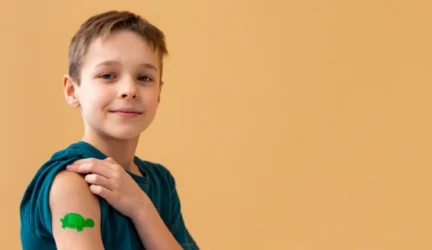 Vaikų skiepijimas Lietuvoje: pritarta sustiprinančiajai „Comirnaty“ vakcinos dozei, o pirminei vakcinacijai galima rinktis ir „Spikevax“ vakciną