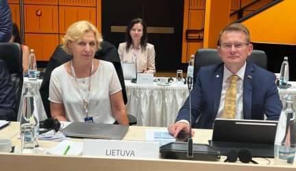 Ministras A. Dulkys: būtina tobulinti Covid-19 vakcinų įsigijimą ES lygiu