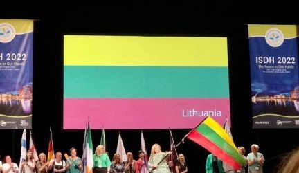 Gausi lietuvių burnos higienistų delegacija Dubline