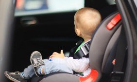 Vaikai automobilyje: sužinokite, ar teisingai vežate atžalas
