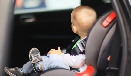 Vaikai automobilyje: sužinokite, ar teisingai vežate atžalas