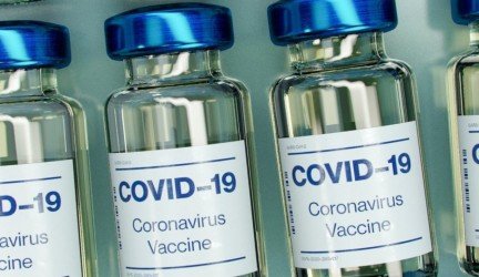 Farmakologas: „Naujai rekomenduotos vakcinos skirtos COVID-19 atmainoms, kurių beveik nebeliko?“
