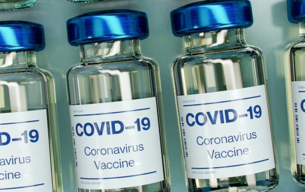 Farmakologas: „Naujai rekomenduotos vakcinos skirtos COVID-19 atmainoms, kurių beveik nebeliko?“