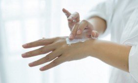 Atskleidė, kokios odos problemos lietuvius kamuoja dažniausiai: sąraše – ir aknė, ir odos dehidratacija