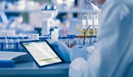 Glaudus bendradarbiavimas su skaitmenine laboratorija užtikrina greitesnį ir tikslesnį dantų atkūrimą
