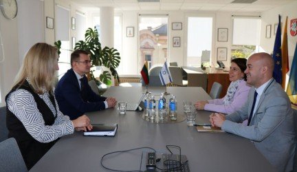 Sveikatos apsaugos ministras A. Dulkys susitiko su Izraelio ambasadore