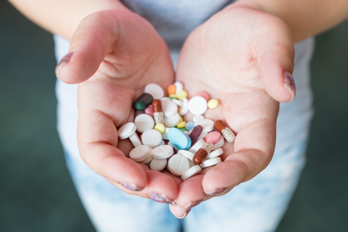 Vaistininkė apie nelegalios vaistų rinkos pavojus: nuo turguje įsigytų preparatų galima ir apsinuodyti