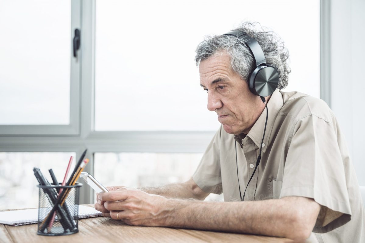 Negydomi klausos sutrikimai gali grėsti senatvine demencija