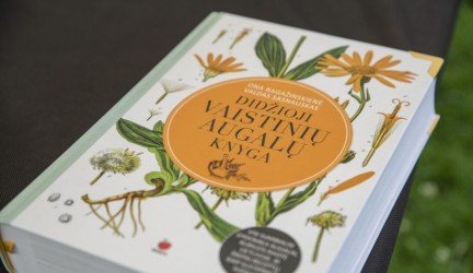 Pristatyta „Didžioji vaistinių augalų knyga“