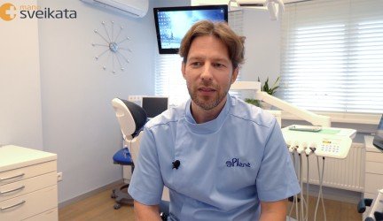 Vienmomentė implantacija