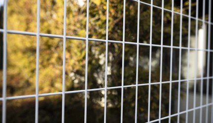 Aukštos kokybės tinklai sodo darbams