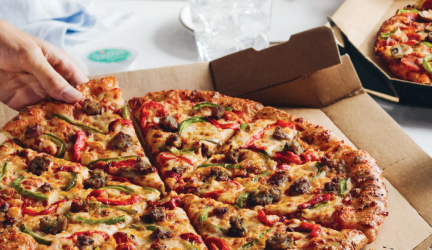 Dominos pica